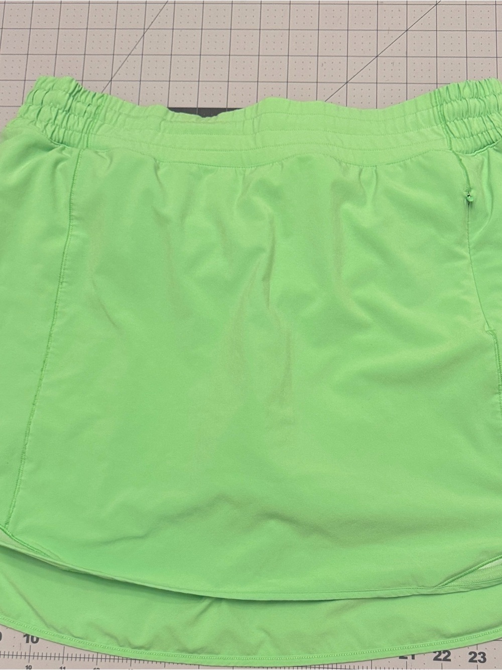 Lululemon Hotty Hot High-Rise Skirt Long Scream Green Light Size 14 Flaw